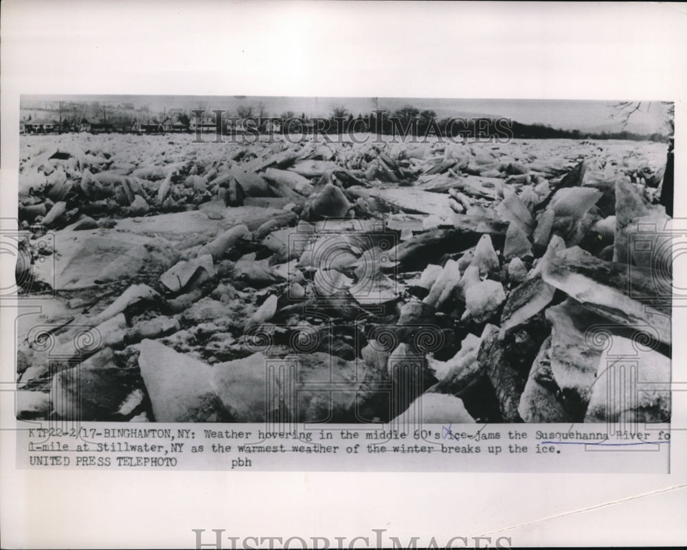 1954 Press Photo Binghampton, NY Susquehanna River breaking up ice