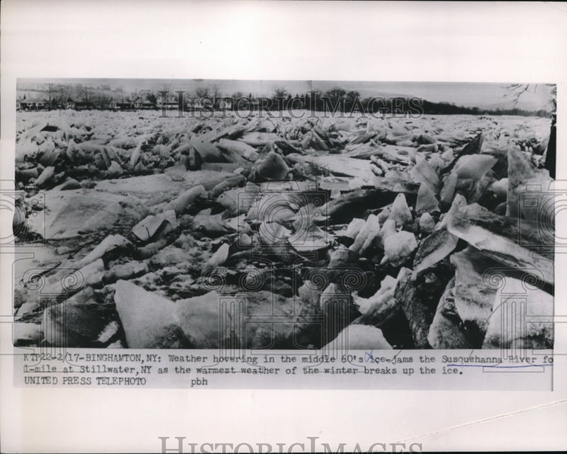 Load image into Gallery viewer, 1954 Press Photo Binghampton, NY Susquehanna River breaking up ice
