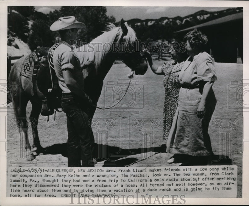 Load image into Gallery viewer, 1951 Press Photo Albuquergue NMex Mrs F Licari, M Keith &amp; cowboy T Paschal
