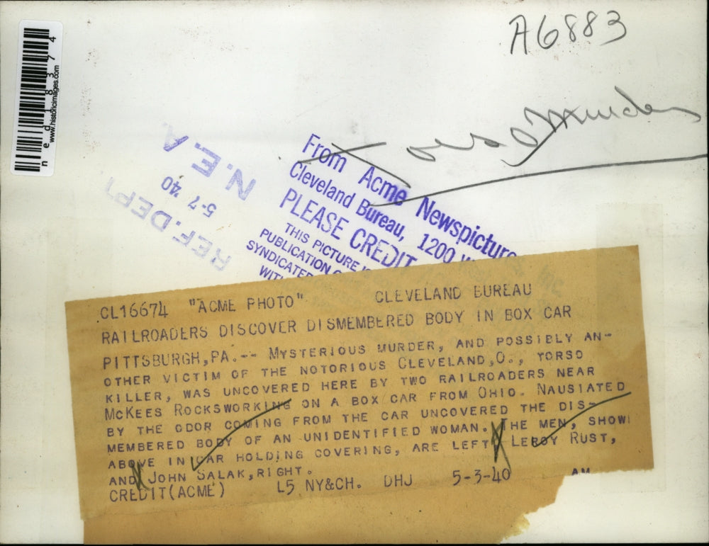 1940 Press Photo Pittsburgh Pa Leroy Rust, John Salak find murder victim on RR