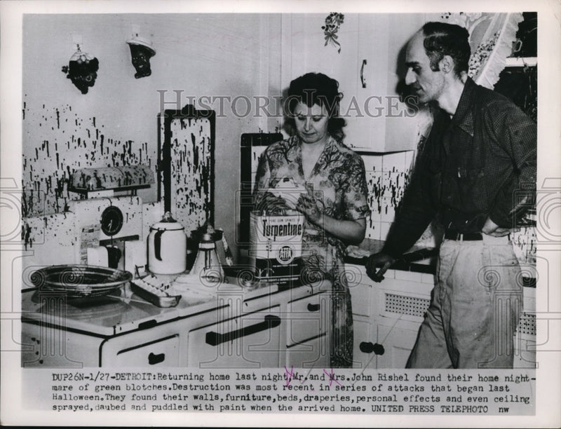 Load image into Gallery viewer, 1953 Press Photo Detroit Mr and Mrs John Rishel inspect vandalism
