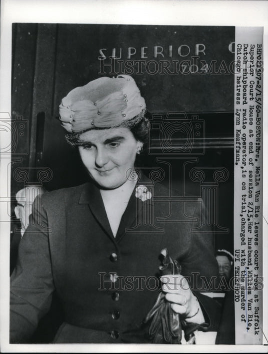 1960 Press Photo Boston Mrs Nella Van Rie leaving court