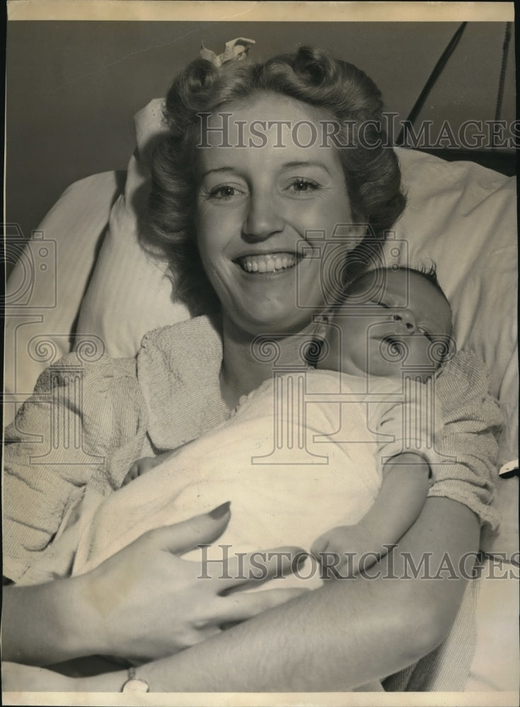 1942 Press Photo Joseph Michael Gordon makes his debut with mother Mrs Dorothy