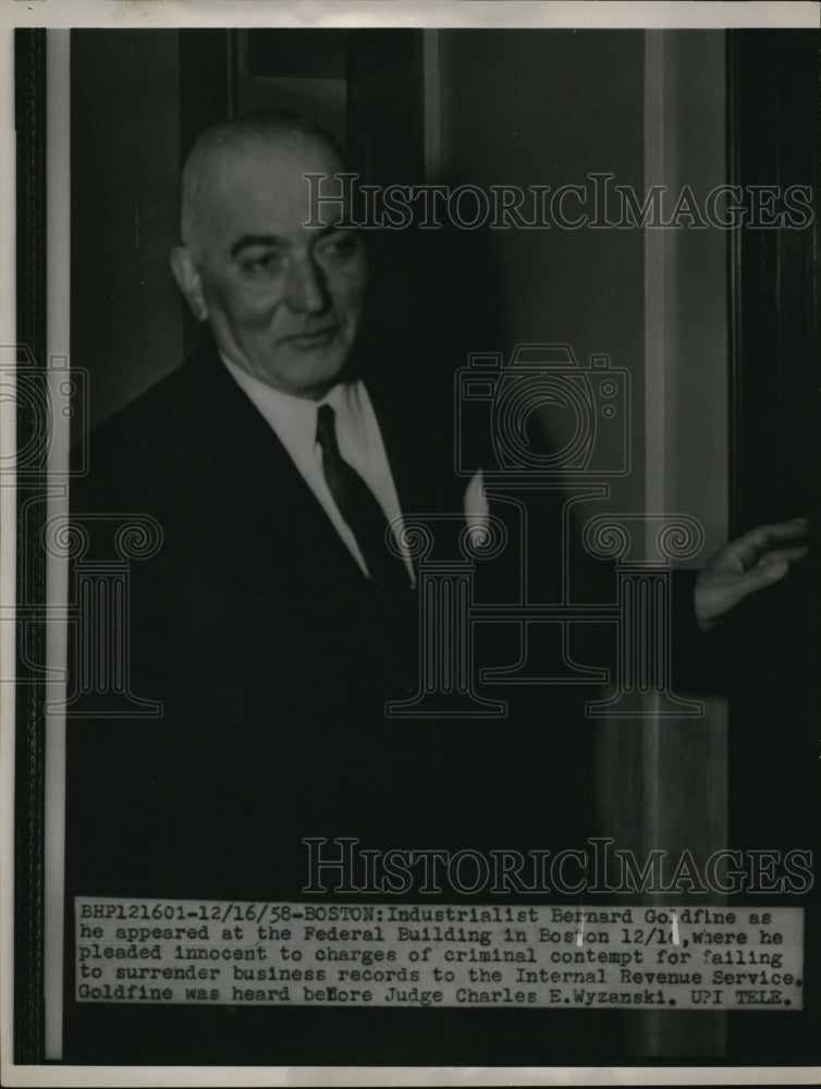 1958 Press Photo Bernard Goldfine at the Federal Building to Plead Innocent