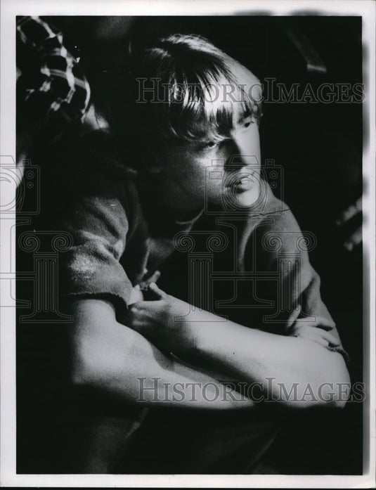 1966 Press Photo Student Attending Allen Ginsberg Poetry Reading at WRU
