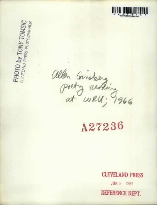 1966 Press Photo Student Attending Allen Ginsberg Poetry Reading at WRU