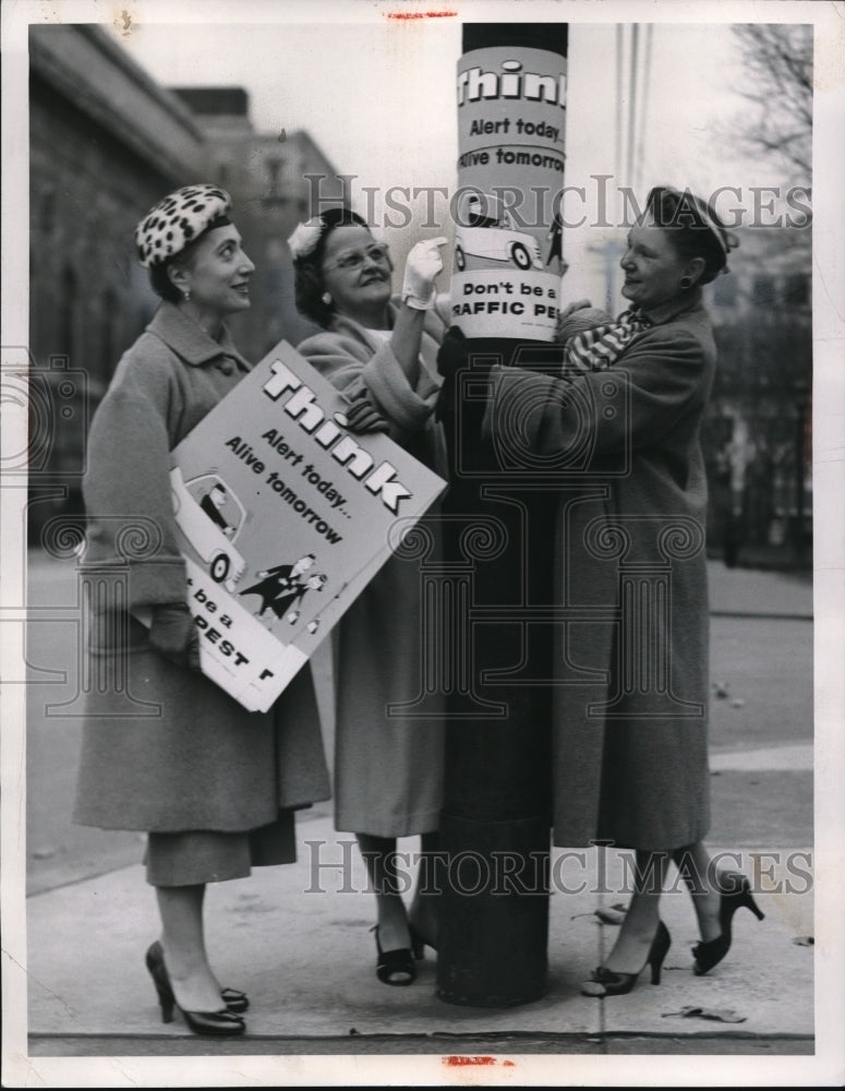 1957 Press Photo Mrs JR Gould, Mrs AS Fessler, Mrs PJ Gnau Cleveland Safety