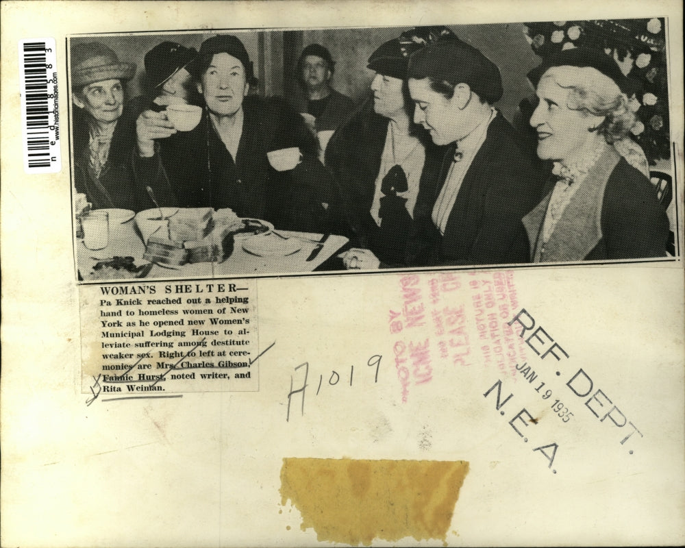 1935 Press Photo writer Fannie Hurst at opening of Women's Lodging House, NY