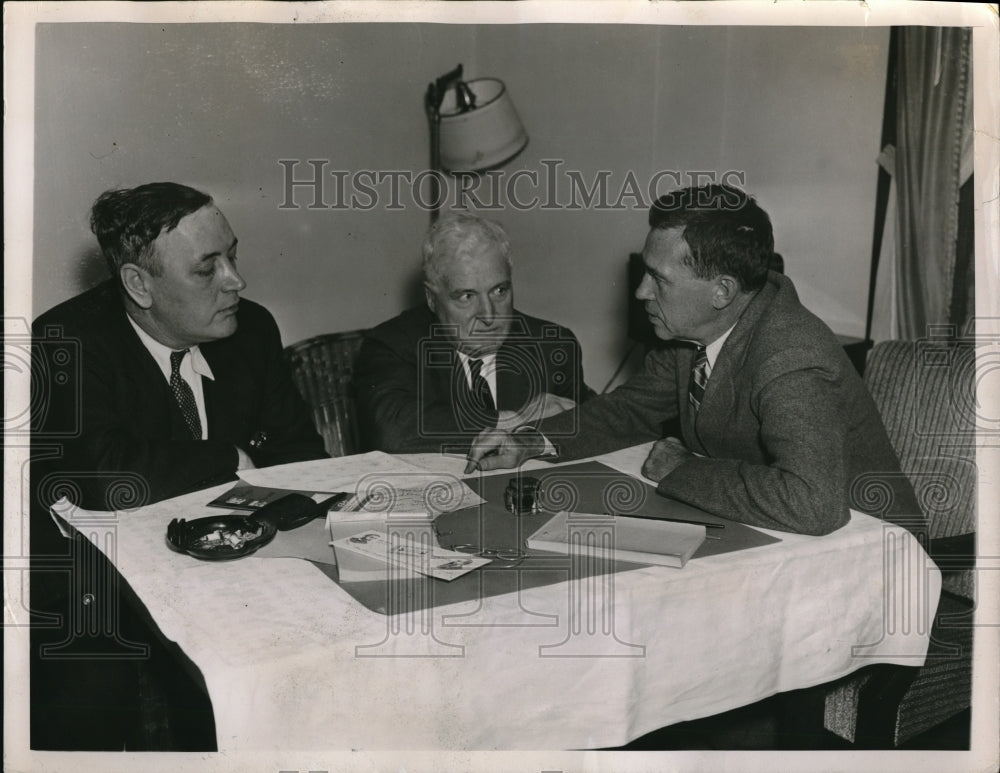 1937 Press Photo John Stevensen, James Mark, and Colonel Janeway