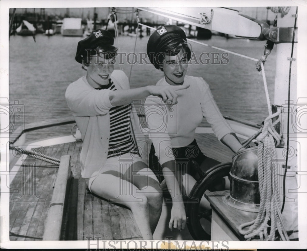 1954 Press Photo Gretchen Garroway And Elaine Miller As They Sail Richardson Bay