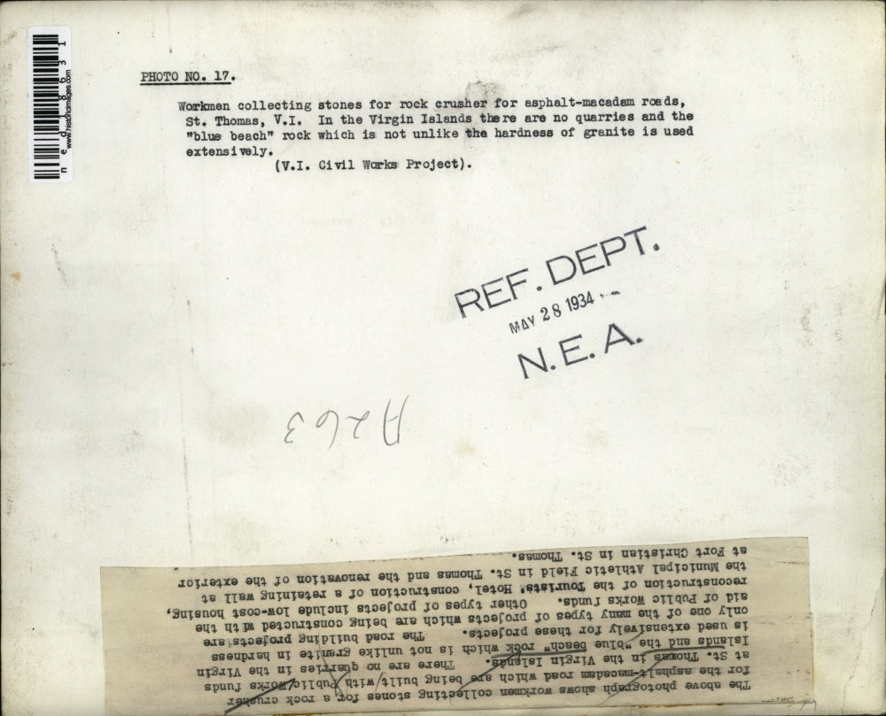 1934 Press Photo Workmen Collecting Stones For Rock Crusher - ned18631