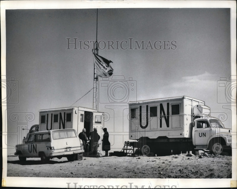 Load image into Gallery viewer, 1970 Press Photo Suez Canal sector UN observerers
