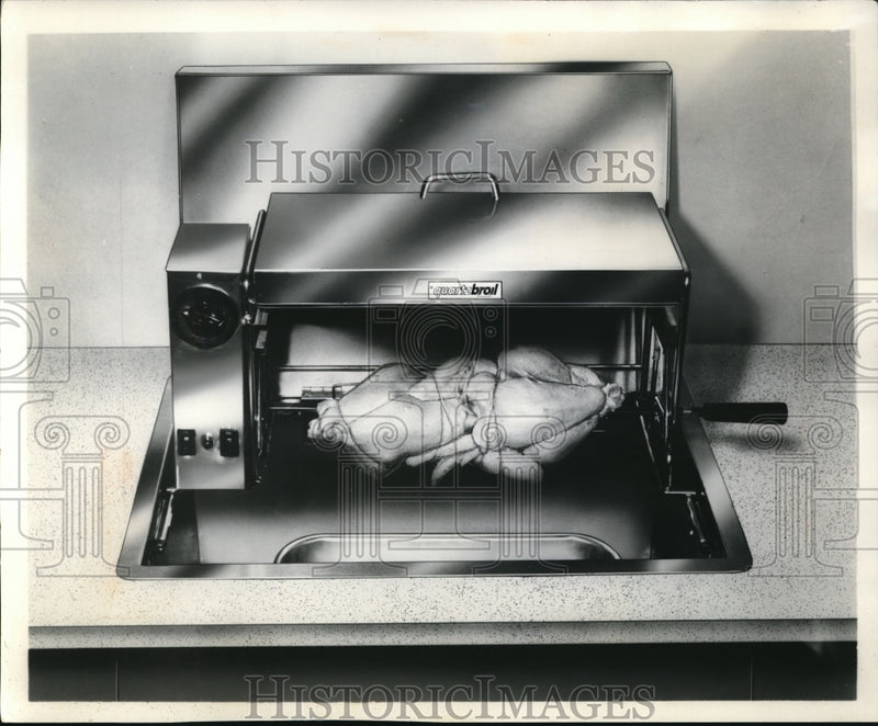 Load image into Gallery viewer, 1965 Press Photo Quartzbroil kitchen counter roaster in use

