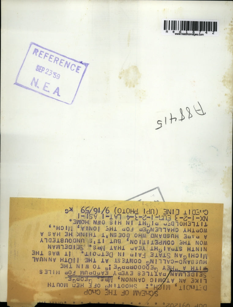 1959 Press Photo Detroit Mich.Mrs George Seidelman in husband call contest