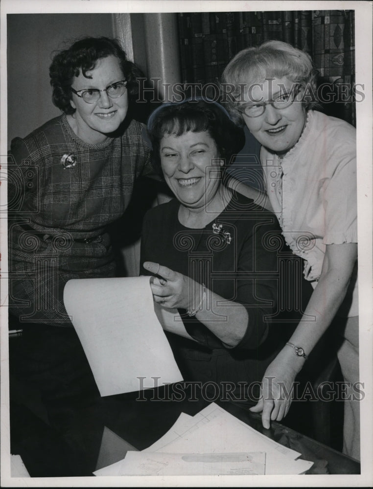 1966 Press Photo Dorothy Goodwin, Helen Sweeney and Grace Schuerger