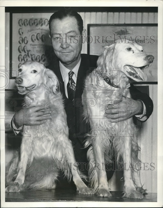 1942 Press Photo Dr GW James with dogs Big Boy and Snapner in Houston, Texas