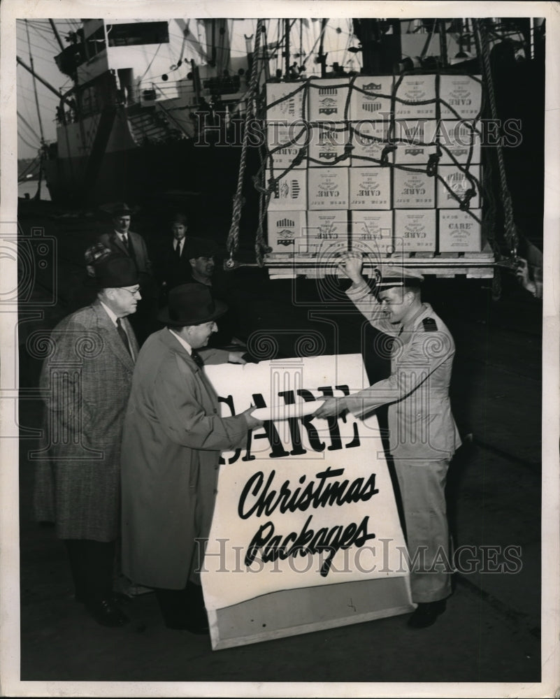 1953 Press Photo Paul Comly French Director of care hands cargo manifest to