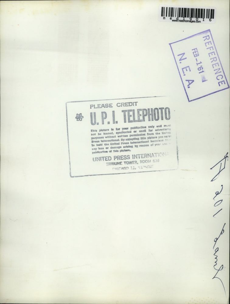 1961 Press Photo Mrs. Kethryn Pawlusiak Feeds Baby Lamb With Daughter