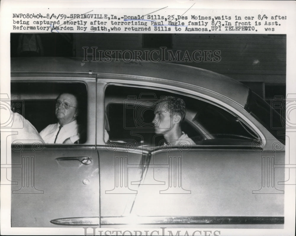 1959 Press Photo Asst. Reformatory Warden Roy Smith with Donald Sills