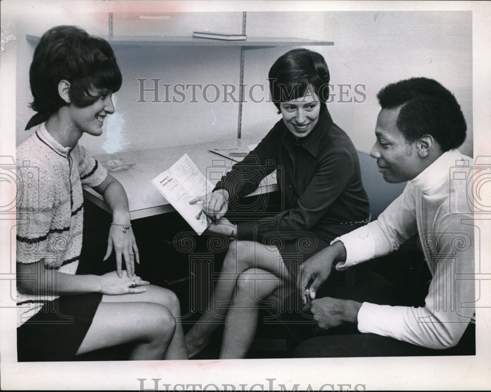 1970 Press Photo Maria Sanchez, Mrs Meg Burns, Ed Hubbard CCC students