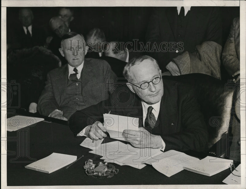 Load image into Gallery viewer, 1933 Press Photo John Simpson and William Bulow at Senate Office Building
