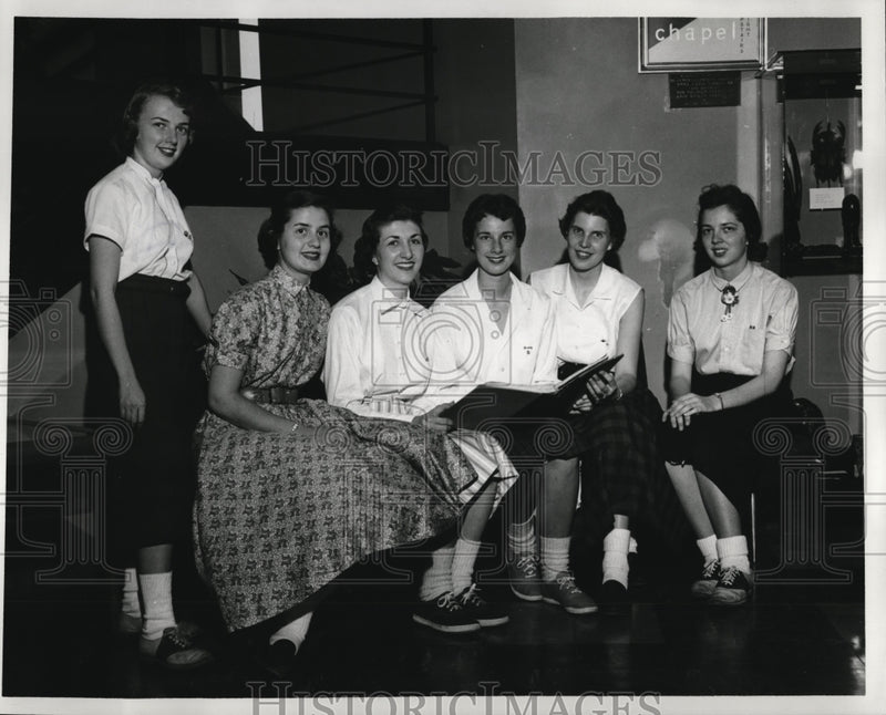 Load image into Gallery viewer, 1951 Press Photo Members of committee for Monnettt Weekend
