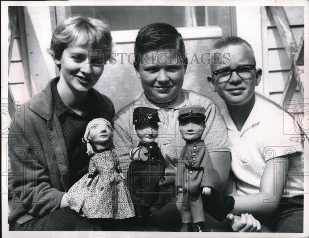 1961 Press Photo Story-hour puppets at Northfield Center and Richfield libraries
