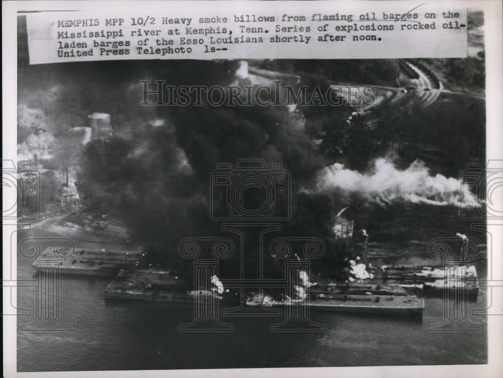 1954 Press Photo Air view of burning oil barges at Memphis Tn