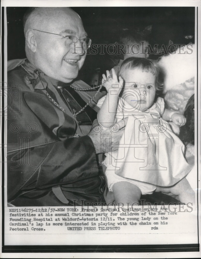 1957 Press Photo NYC Francis Cardinal Spellman at Xmas party for orphans