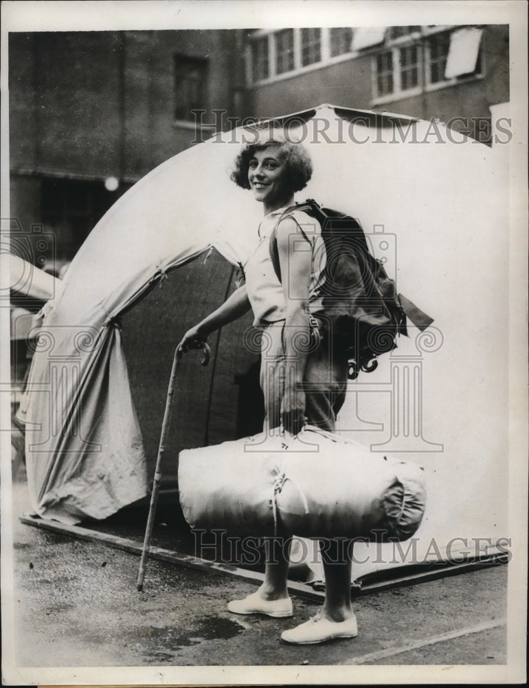 1933 Press Photo London tenting exhibition tent inflates with bicycle pump