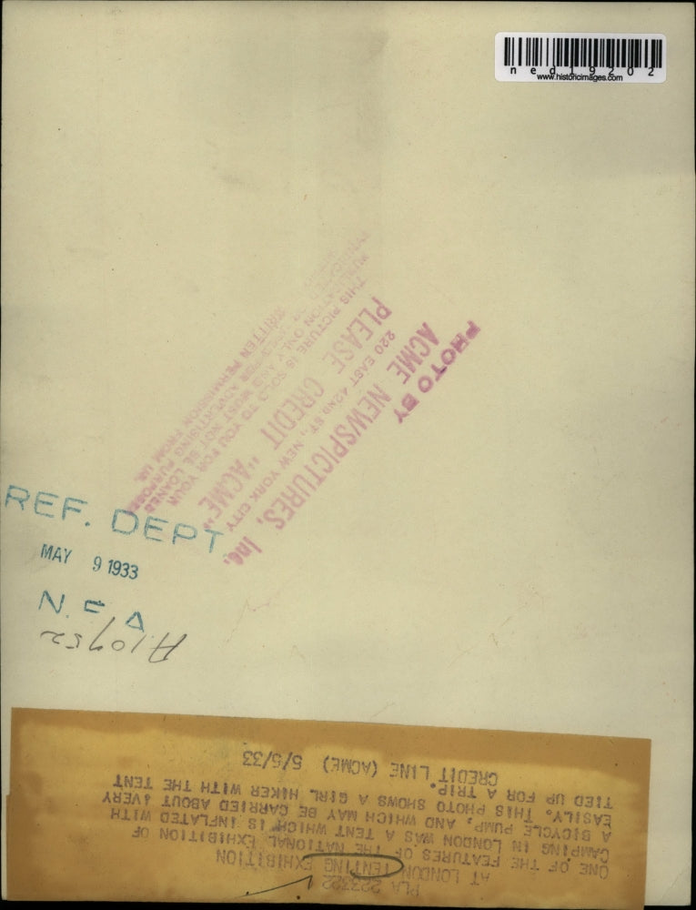 1933 Press Photo London tenting exhibition tent inflates with bicycle pump