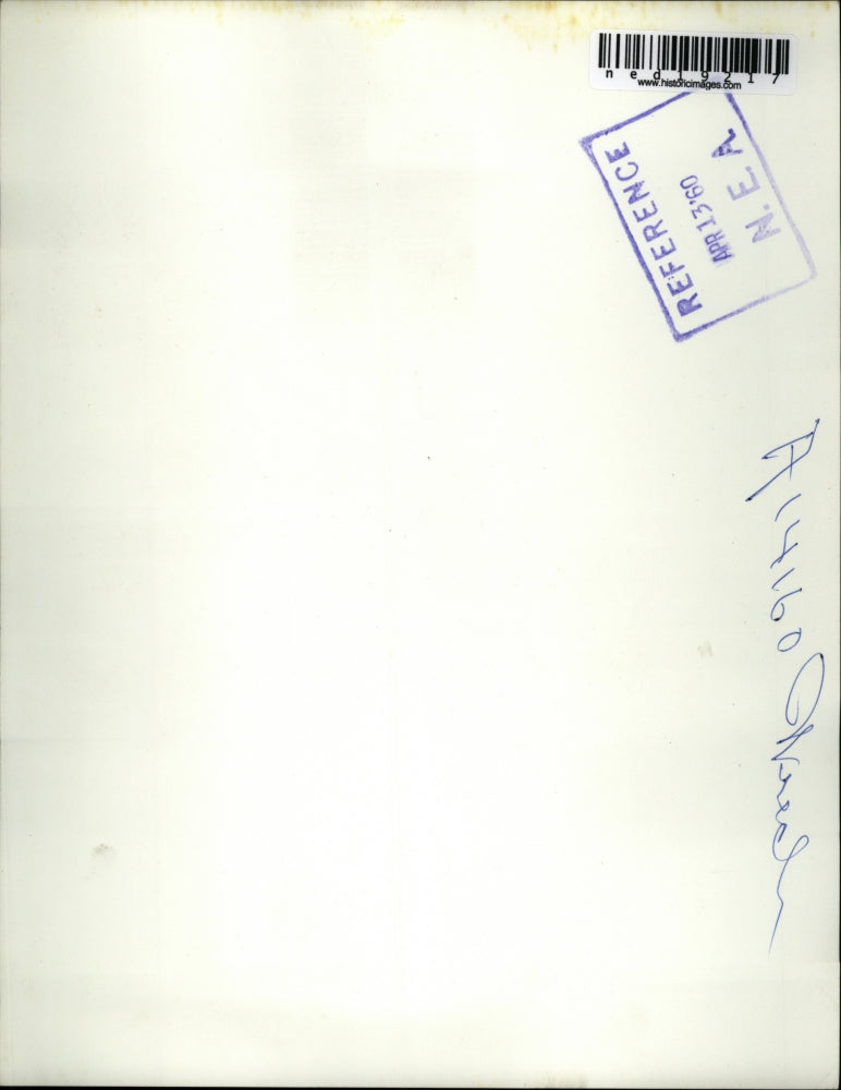 1960 Press Photo Indianapolis IndState trooper as a priest attends dead pilo