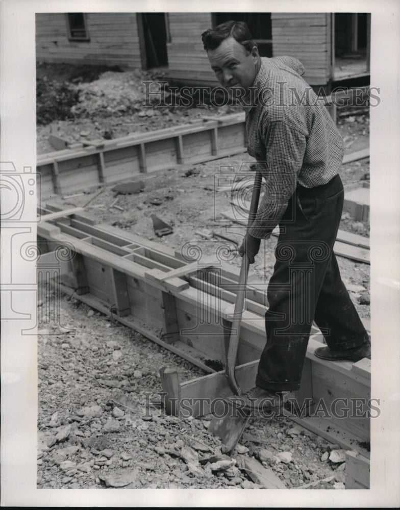 Load image into Gallery viewer, 1939 Press Photo Kansas City mfg Arnold S Page at his Nevada ranch
