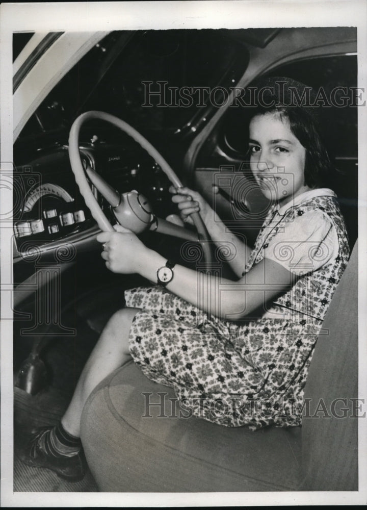 1939 Press Photo NYC Lucy Peretti in ato at the World's Fair