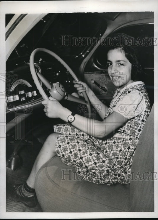 1939 Press Photo NYC Lucy Peretti in ato at the World's Fair