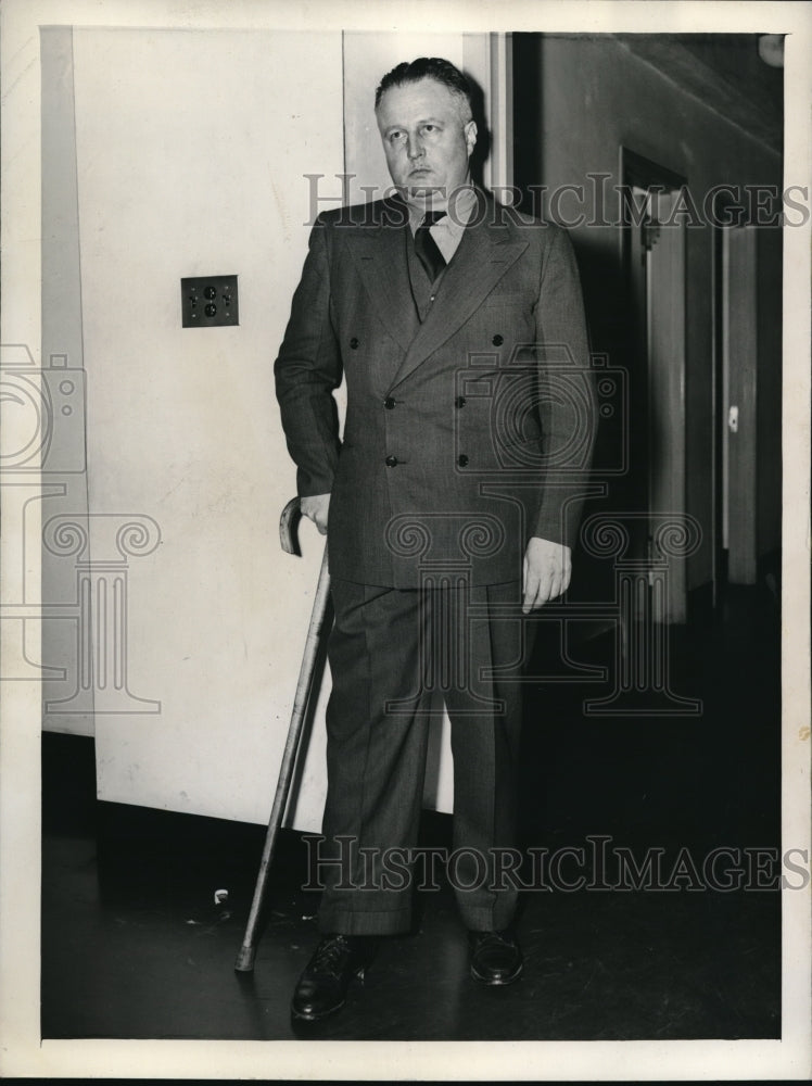 1943 Press Photo Los Angeles John Edwin Kelly representative of Spanish Library- Historic Images