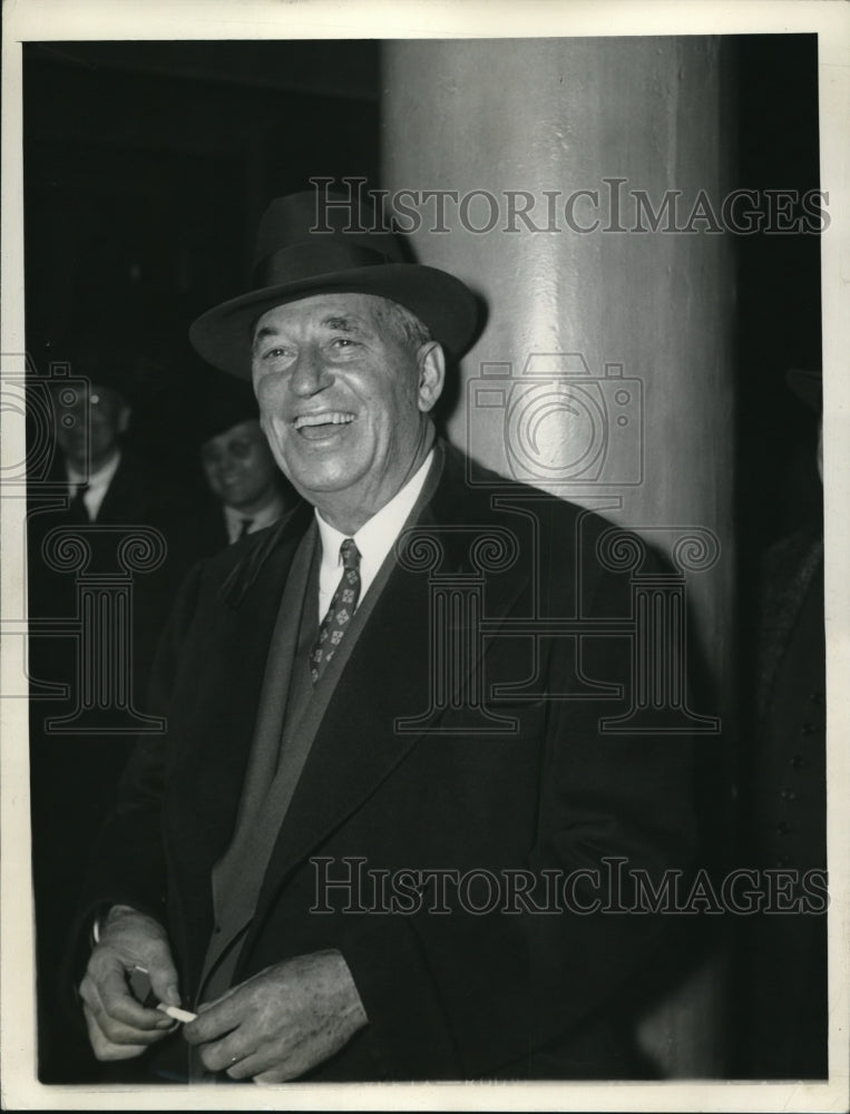 1937 Press Photo Frank Murphy being cordial following signing of strike truce