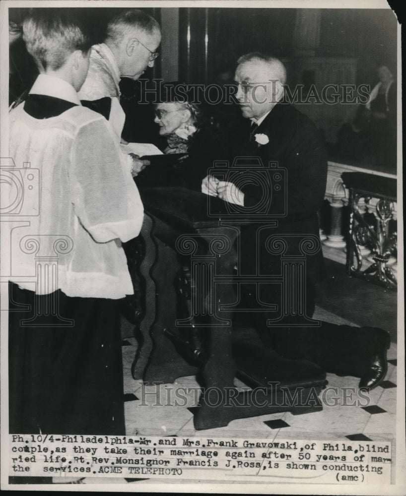 1947 Press Photo Mr. and Mrs. Frank Gravowski, a blind couple, redo marriage vow