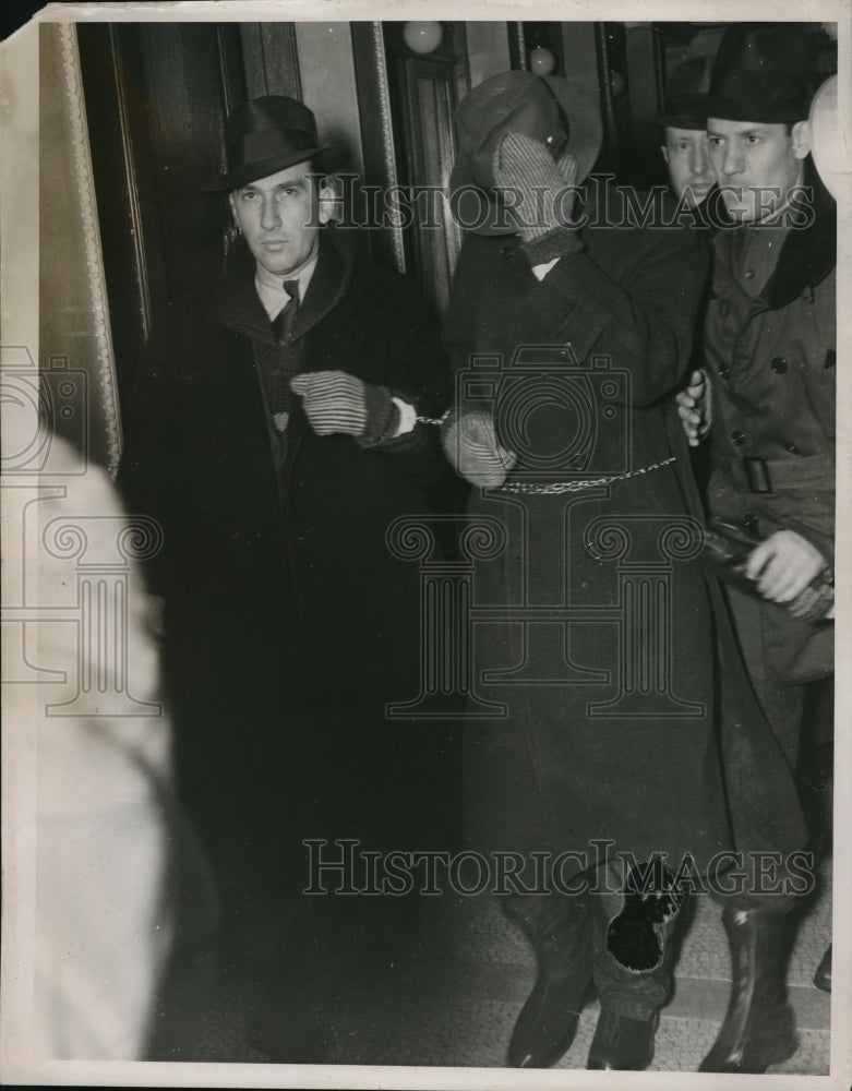 1938 Press Photo Peter Andus being returned to St. Paul FBI headquarters