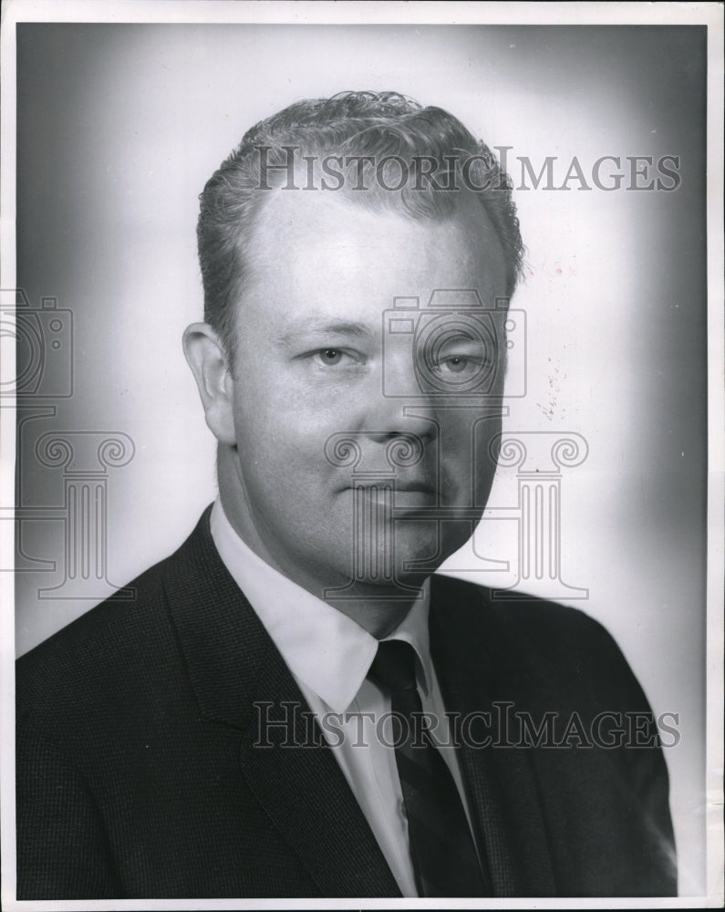 1966 Press Photo Jack R Glenn of Strongsville Ohio named to Lees Carpet 100%
