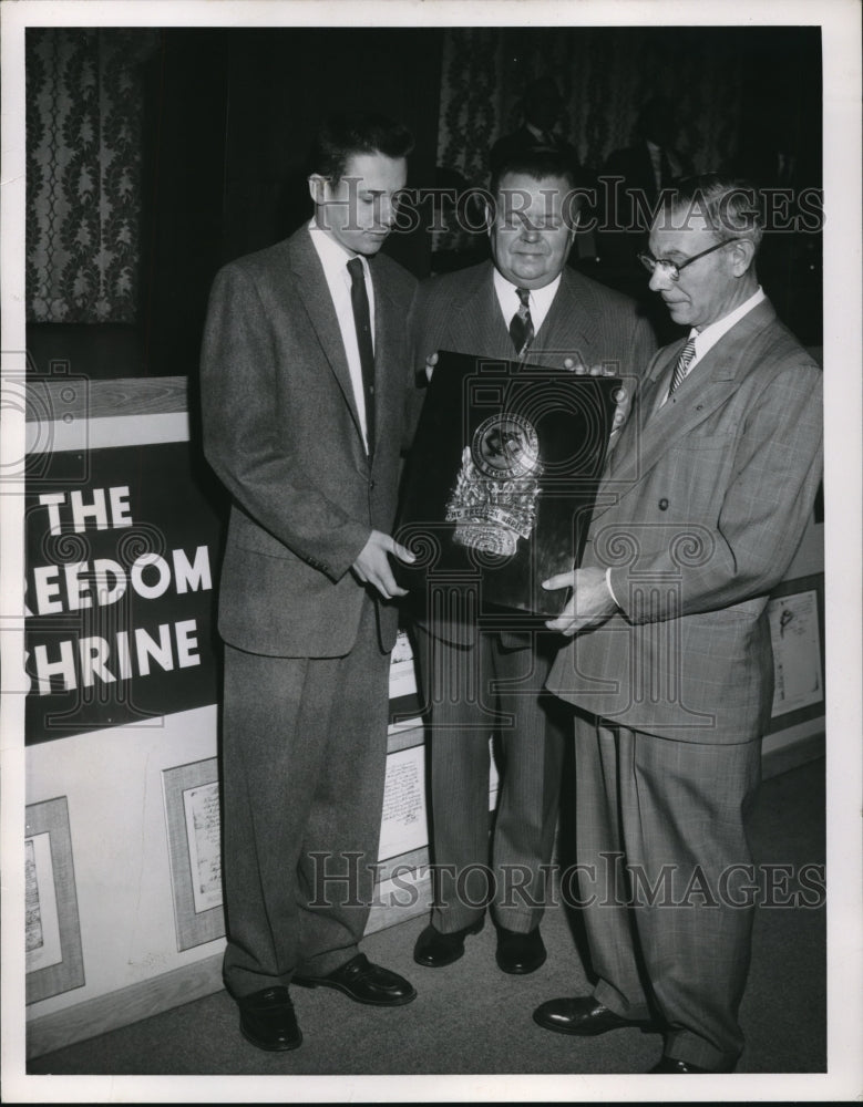 Load image into Gallery viewer, 1955 Press Photo Freedom Shrine Presentation pictured Bruce Gilbert Pres
