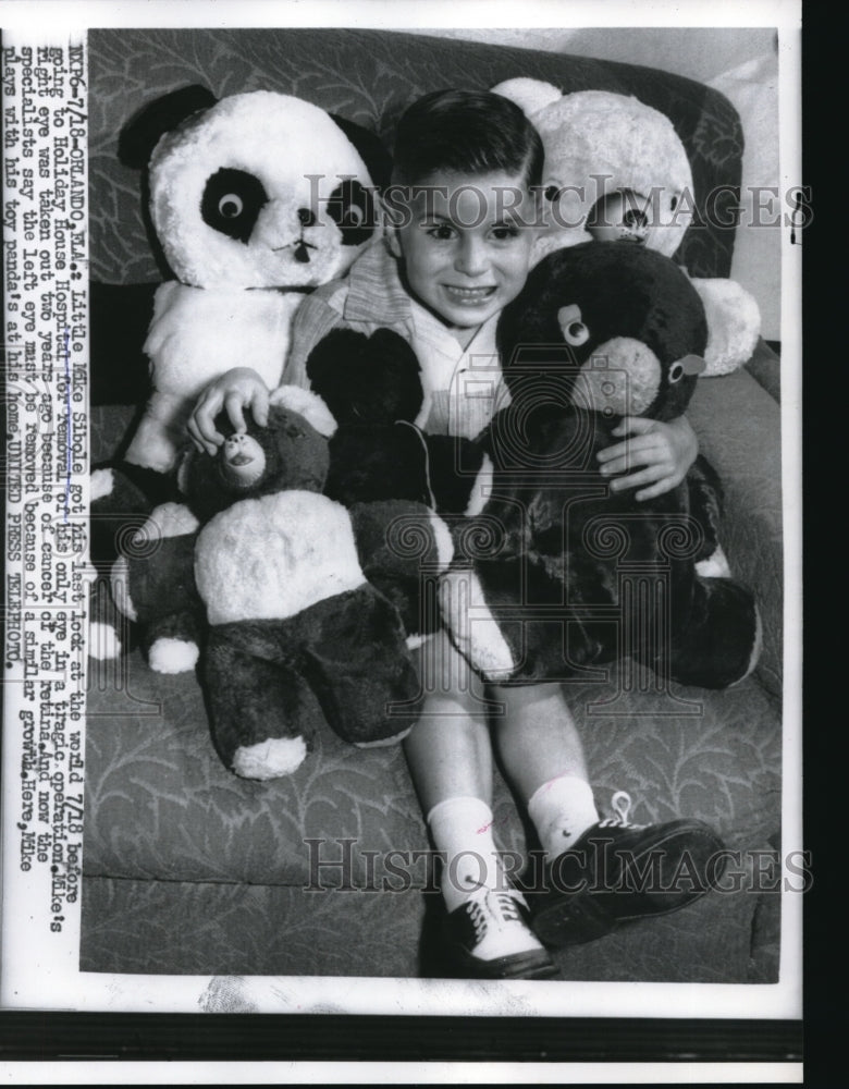 1956 Press Photo Mike Sibole,4, soon to loose sight because of eye cancer