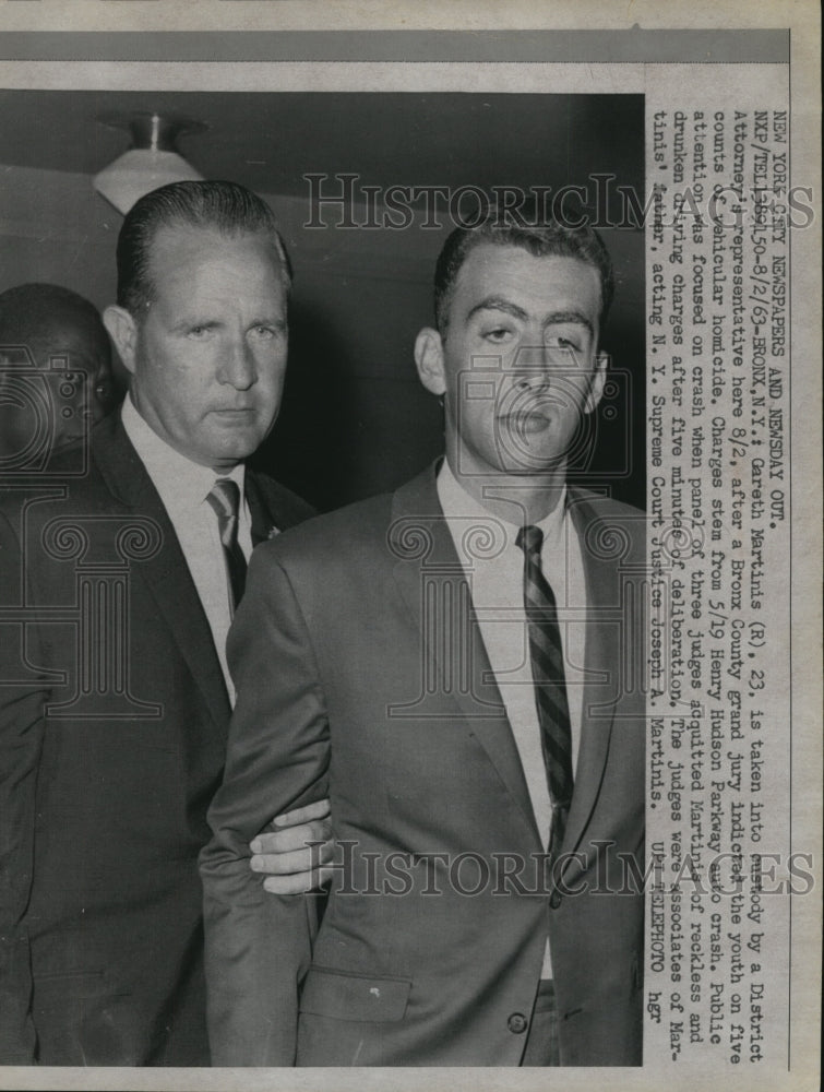 Load image into Gallery viewer, 1963 Press Photo Gareth Martinis After Being Indicted in Bronx County
