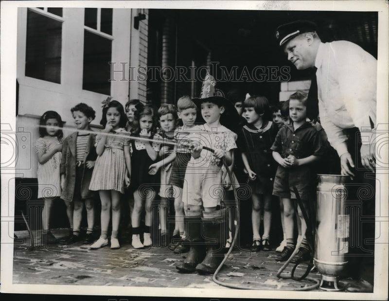 Load image into Gallery viewer, 1939 Press Photo Johnny Hamilton during Fire Prevention Week with Lt. J. Pitts
