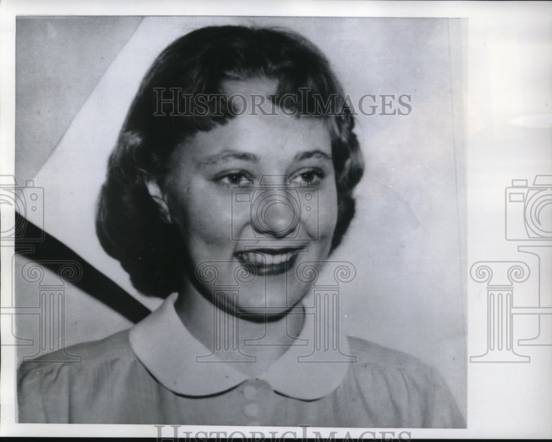 Load image into Gallery viewer, 1958 Press Photo Navy's first Nurse Corps candidate Margaret Douglass
