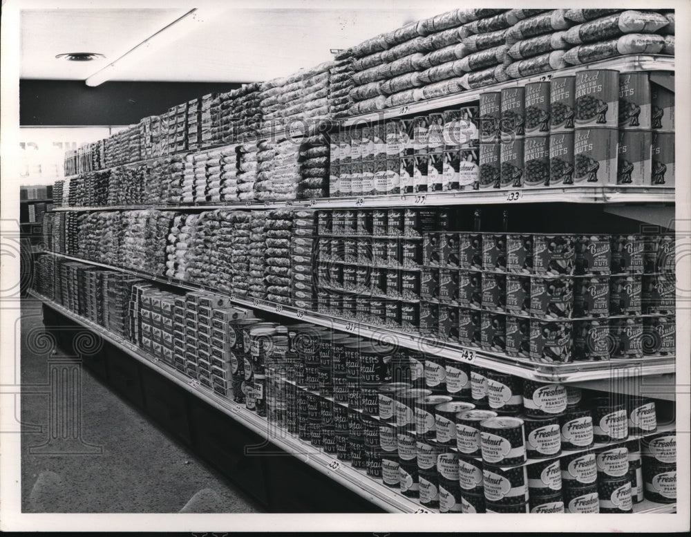1952 Press Photo Candy Island at new Pick-n-Pay holds 210 different sweets