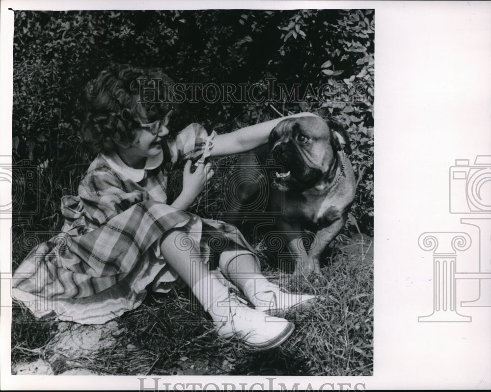 1963 Press Photo Barbara Jean Shepheard of Oklahoma City with dog