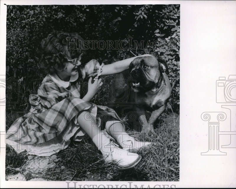 Load image into Gallery viewer, 1963 Press Photo Barbara Jean Shepheard of Oklahoma City with dog
