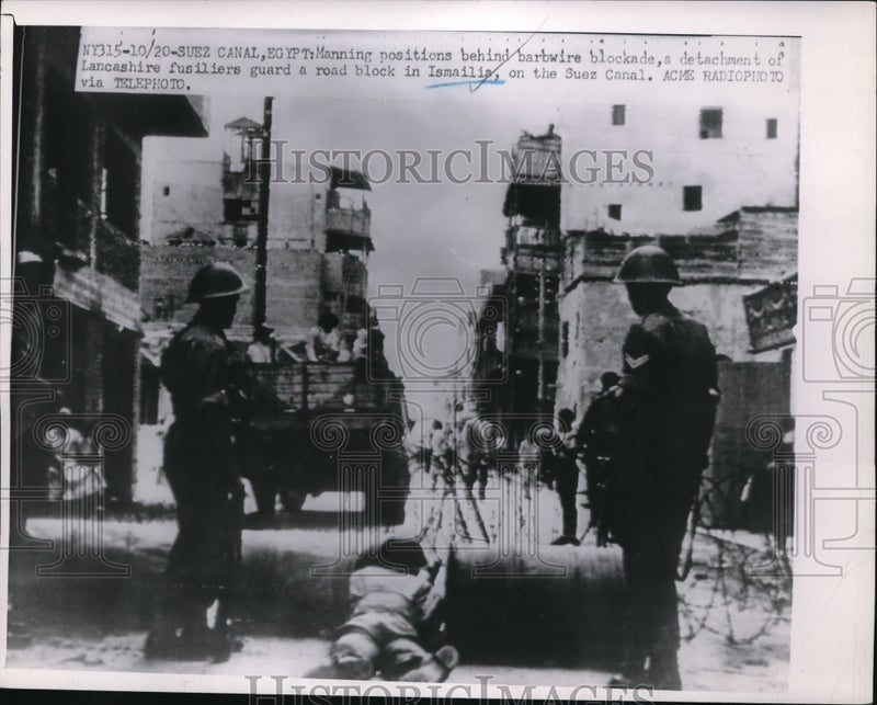 Load image into Gallery viewer, Press Photo Roadblock In Ismaillia On The Suez Canal
