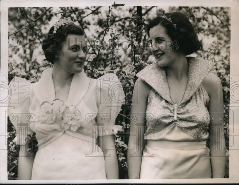 Load image into Gallery viewer, 1937 Press Photo Jane Ault Auburn Me. Apple Blosson Festival St. Petersburg
